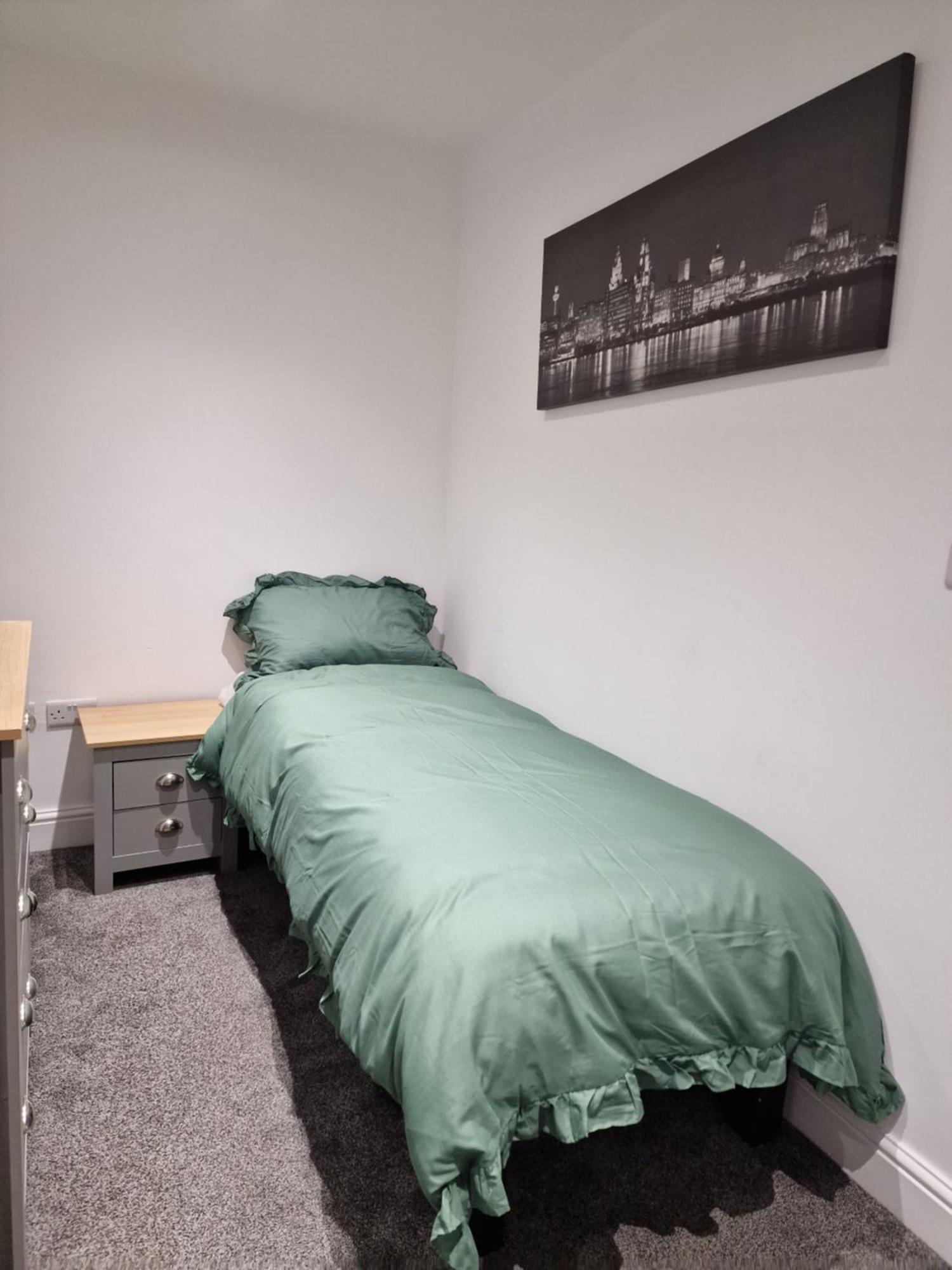 Beautiful Single Bedroom Liverpool Exteriör bild